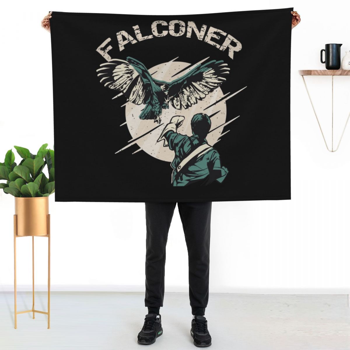Falconry Bird landing on Falco - Home Decor Png 评论和价格